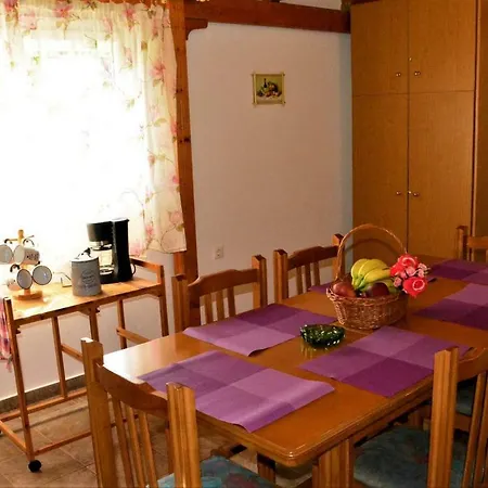 Jenny's House * ארגוסטולי